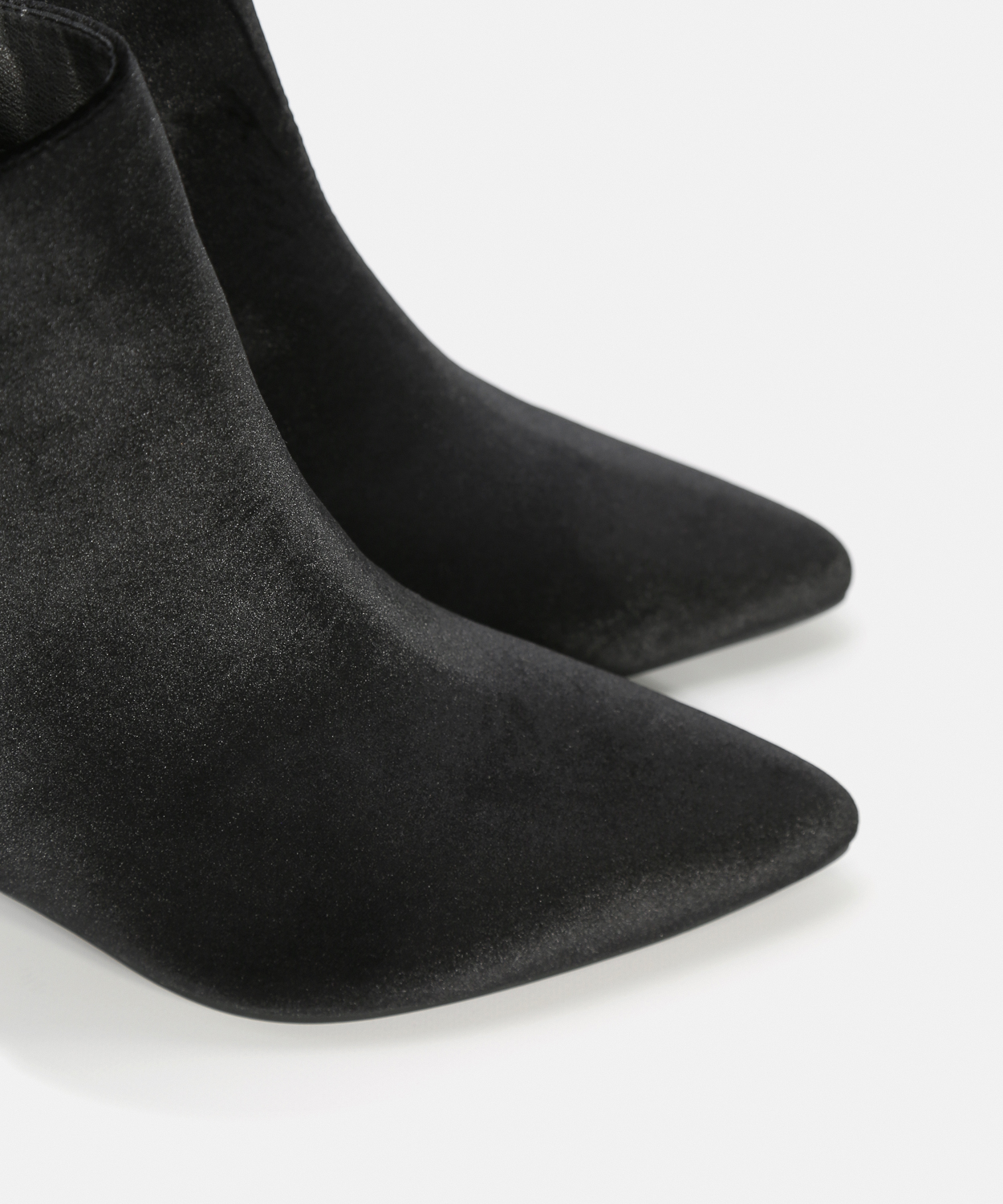 Botins salto fino veludo image number null